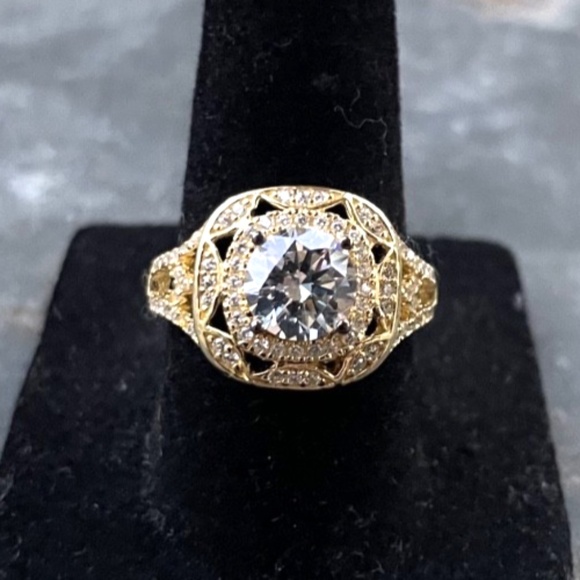 Jewelry - Gold plated Ring w/ cubic zirconia Size 7